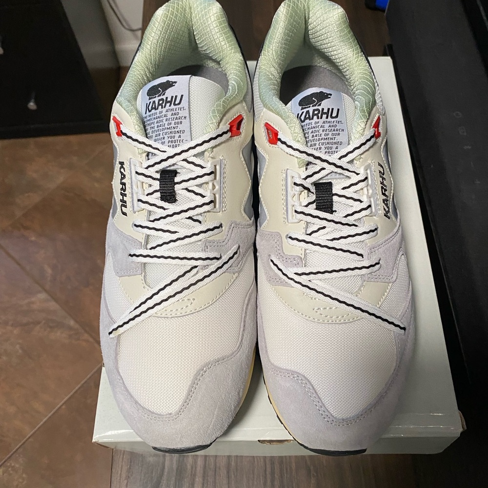 Karhu Men's Athletic Shoes - White and Black